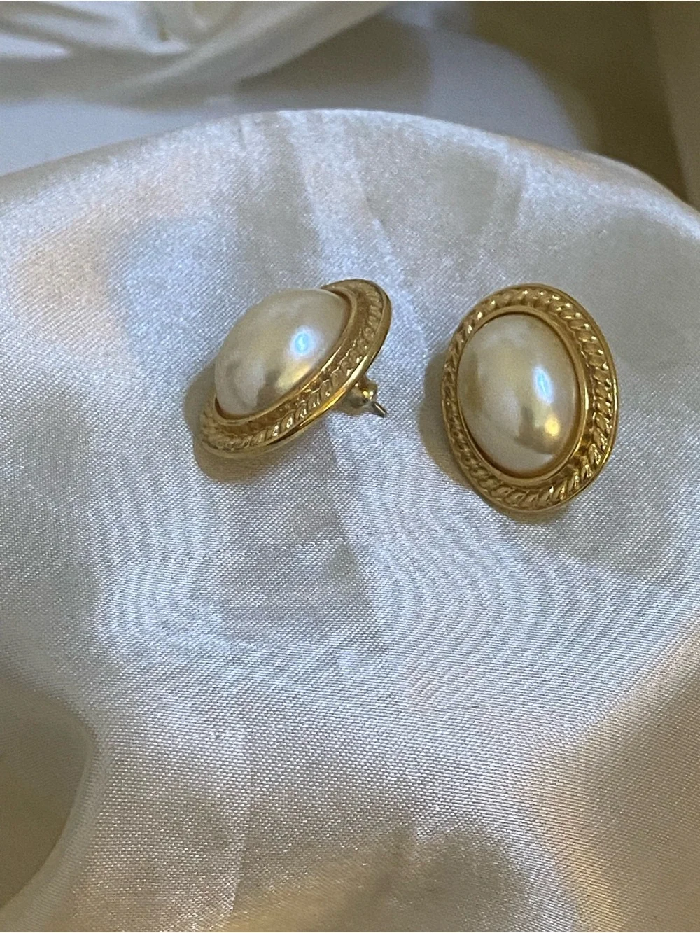 Vintage Sarah Coventry Rope Frame Faux Pearl Oval Pierced Earrings Gold Tone